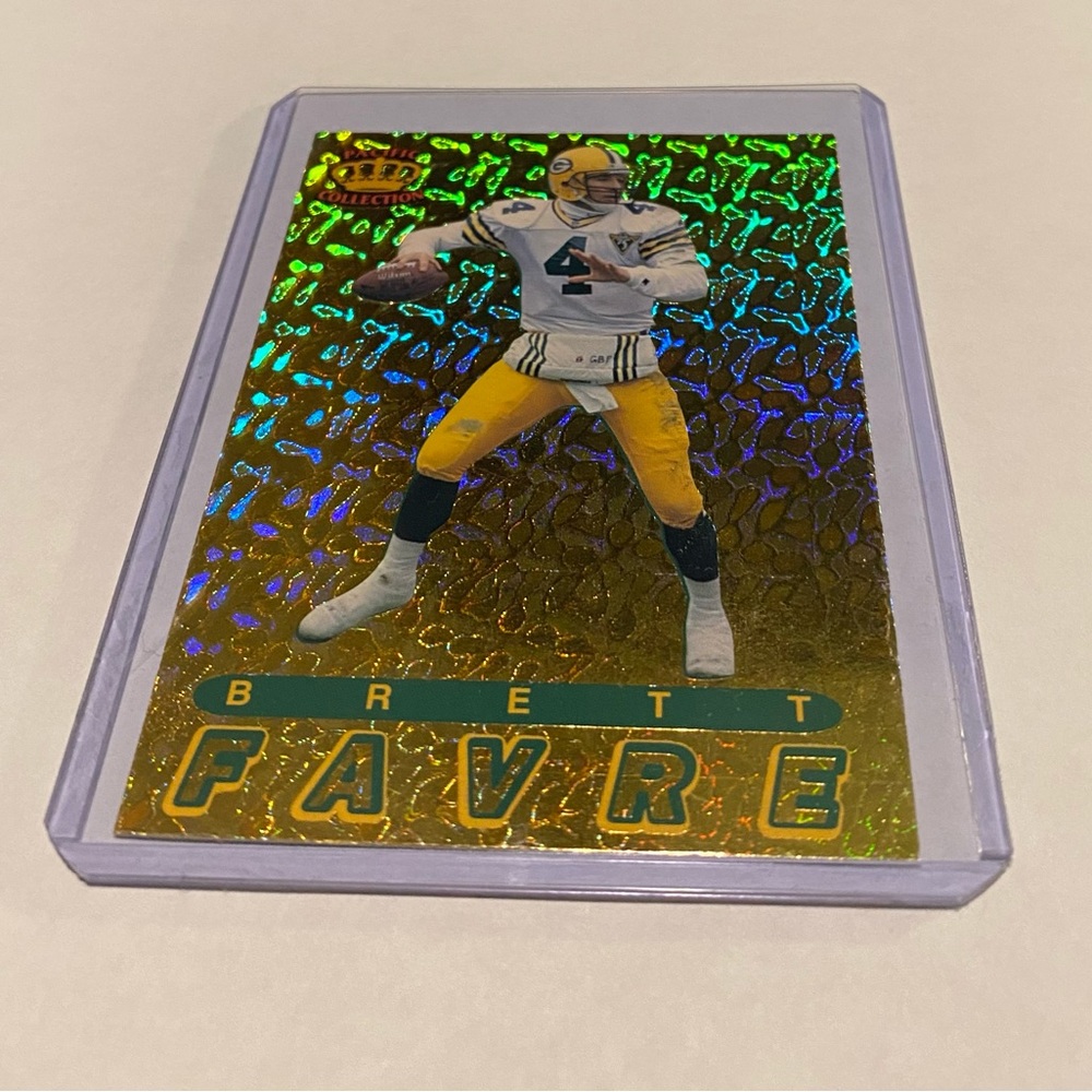 Brett Farve Rare!! 1994 Gold Pacific Prism Football Card Vintage Collectible